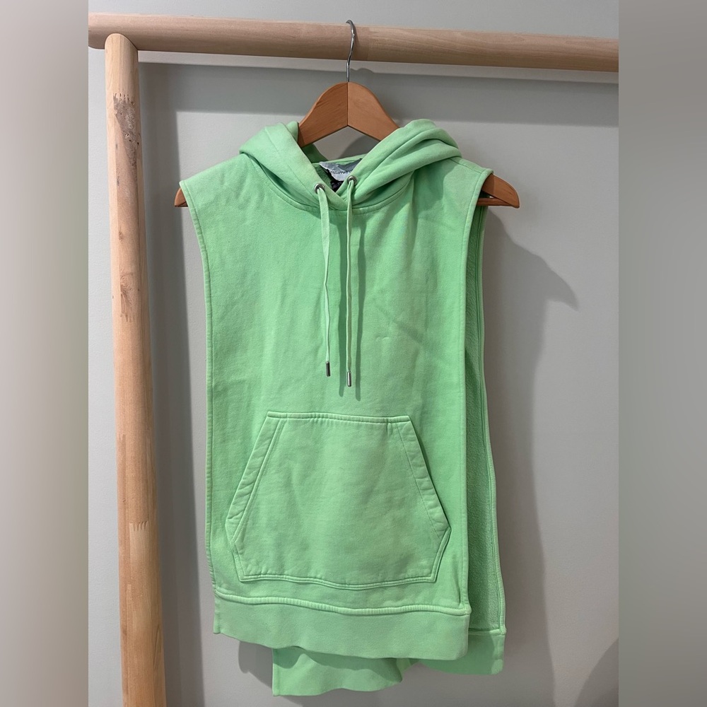 Christian Wijgnants neon lime greeen hoodie layering dickie OS